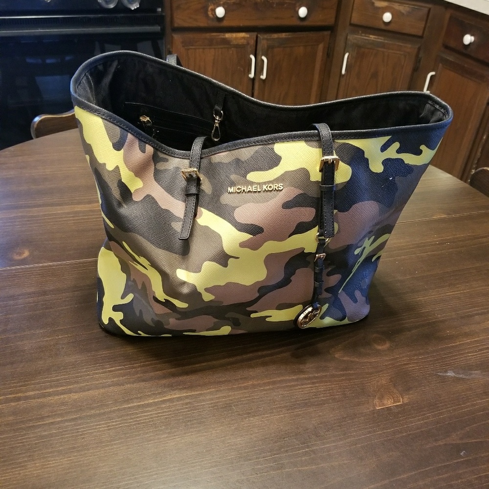 Large camo Michael Kors tote